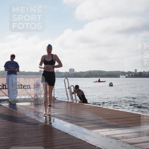 17.08.2025 - KN Förde Triathlon 2025 KatJ http://msf.ph/oto/8579719 17.08.2025 09:21:19 Schwimmen 171, 194, 201, 171, 201 meine-sportfotos.de