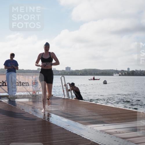 17.08.2025 - KN Förde Triathlon 2025 KatJ http://msf.ph/oto/8579723 17.08.2025 09:21:20 Schwimmen 171, 194, 201, 171, 201 meine-sportfotos.de