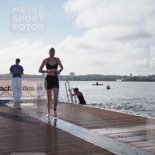 17.08.2025 - KN Förde Triathlon 2025 KatJ http://msf.ph/oto/8579727 17.08.2025 09:21:20 Schwimmen 171, 194, 201, 171, 201 meine-sportfotos.de