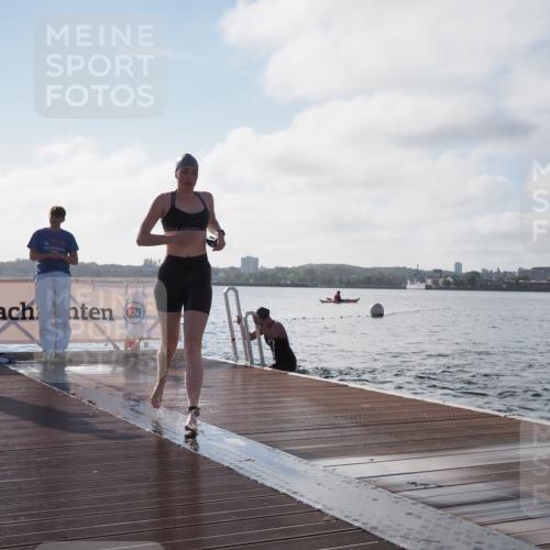 17.08.2025 - KN Förde Triathlon 2025 KatJ http://msf.ph/oto/8579731 17.08.2025 09:21:20 Schwimmen 171, 194, 201, 171, 201 meine-sportfotos.de