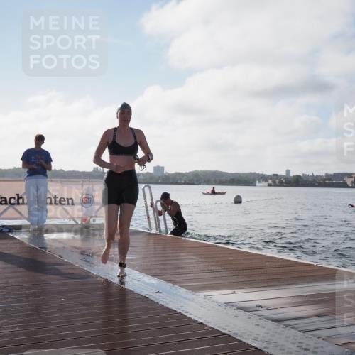 17.08.2025 - KN Förde Triathlon 2025 KatJ http://msf.ph/oto/8579735 17.08.2025 09:21:20 Schwimmen 171, 194, 201, 171, 201 meine-sportfotos.de