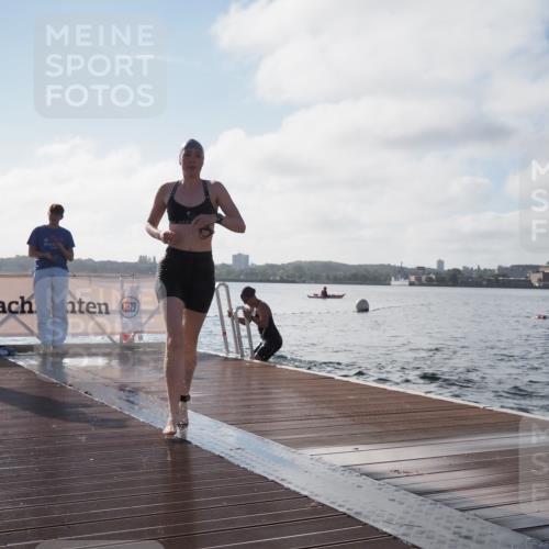 17.08.2025 - KN Förde Triathlon 2025 KatJ http://msf.ph/oto/8579739 17.08.2025 09:21:20 Schwimmen 171, 194, 201, 171, 201 meine-sportfotos.de