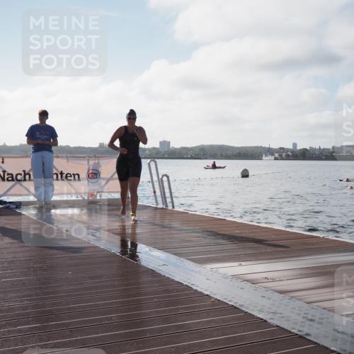 17.08.2025 - KN Förde Triathlon 2025 KatJ http://msf.ph/oto/8579765 17.08.2025 09:21:24 Schwimmen 171, 194, 201, 230, 171, 194, 201, 230 meine-sportfotos.de