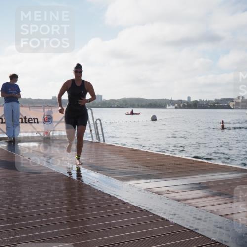 17.08.2025 - KN Förde Triathlon 2025 KatJ http://msf.ph/oto/8579786 17.08.2025 09:21:24 Schwimmen 171, 194, 201, 230, 171, 194, 201, 230 meine-sportfotos.de