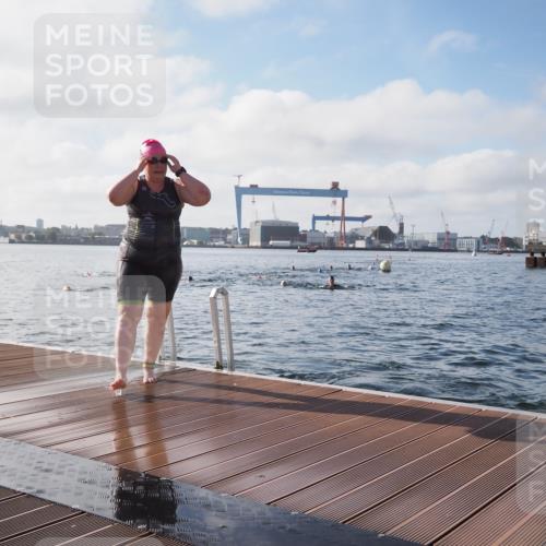 17.08.2025 - KN Förde Triathlon 2025 KatJ http://msf.ph/oto/8579802 17.08.2025 09:21:28 Schwimmen 171, 194, 201, 230, 171, 194, 201, 230 meine-sportfotos.de
