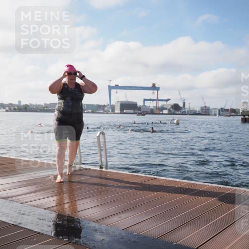 17.08.2025 - KN Förde Triathlon 2025 KatJ http://msf.ph/oto/8579806 17.08.2025 09:21:28 Schwimmen 171, 194, 201, 230, 171, 194, 201, 230 meine-sportfotos.de