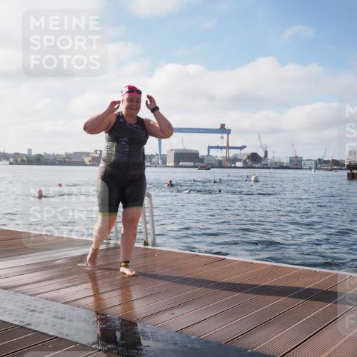 17.08.2025 - KN Förde Triathlon 2025 KatJ http://msf.ph/oto/8579826 17.08.2025 09:21:29 Schwimmen 194, 201, 230, 171, 194, 201, 230 meine-sportfotos.de