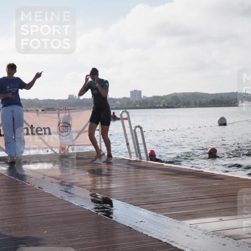 17.08.2025 - KN Förde Triathlon 2025 KatJ http://msf.ph/oto/8579953 17.08.2025 09:21:54 Schwimmen 210, 212, 215, 242, 244, 212, 215, 242, 244 meine-sportfotos.de