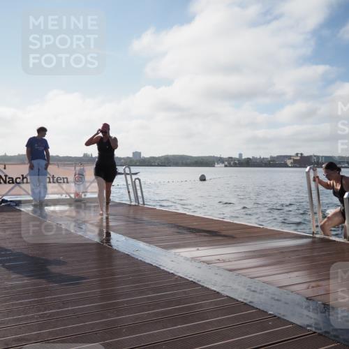 17.08.2025 - KN Förde Triathlon 2025 KatJ http://msf.ph/oto/8580143 17.08.2025 09:22:08 Schwimmen 208, 210, 213, 224, 242, 210, 212, 213, 215, 224, 242 meine-sportfotos.de