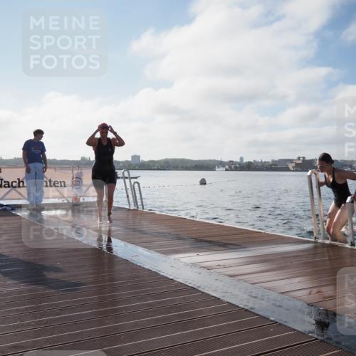 17.08.2025 - KN Förde Triathlon 2025 KatJ http://msf.ph/oto/8580152 17.08.2025 09:22:09 Schwimmen 208, 210, 213, 224, 210, 212, 213, 215, 224, 242 meine-sportfotos.de