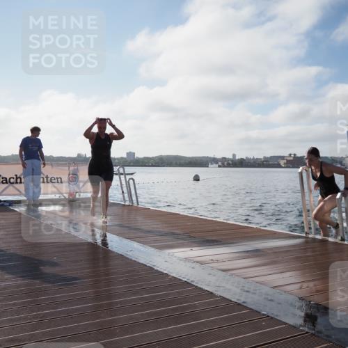 17.08.2025 - KN Förde Triathlon 2025 KatJ http://msf.ph/oto/8580156 17.08.2025 09:22:09 Schwimmen 208, 210, 213, 224, 210, 212, 213, 215, 224, 242 meine-sportfotos.de