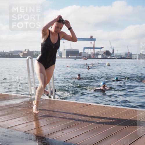 17.08.2025 - KN Förde Triathlon 2025 KatJ http://msf.ph/oto/8580182 17.08.2025 09:22:10 Schwimmen 111, 208, 210, 213, 224, 210, 213, 215, 224, 242 meine-sportfotos.de