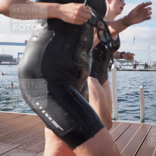 17.08.2025 - KN Förde Triathlon 2025 KatJ http://msf.ph/oto/8580206 17.08.2025 09:22:11 Schwimmen 111, 208, 210, 213, 224, 208, 210, 213, 224, 242 meine-sportfotos.de