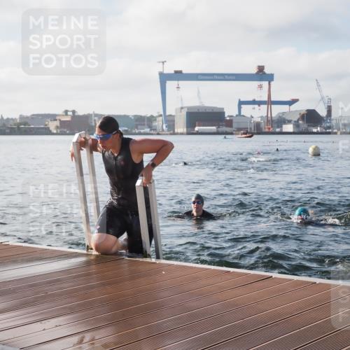 17.08.2025 - KN Förde Triathlon 2025 KatJ http://msf.ph/oto/8580214 17.08.2025 09:22:15 Schwimmen 111, 208, 213, 224, 111, 208, 210, 213, 224 meine-sportfotos.de