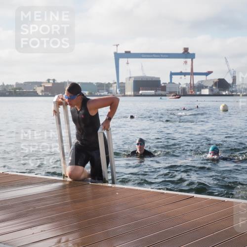 17.08.2025 - KN Förde Triathlon 2025 KatJ http://msf.ph/oto/8580218 17.08.2025 09:22:15 Schwimmen 111, 208, 213, 224, 111, 208, 210, 213, 224 meine-sportfotos.de