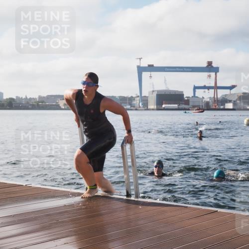 17.08.2025 - KN Förde Triathlon 2025 KatJ http://msf.ph/oto/8580233 17.08.2025 09:22:16 Schwimmen 111, 208, 213, 224, 111, 208, 210, 213, 224 meine-sportfotos.de