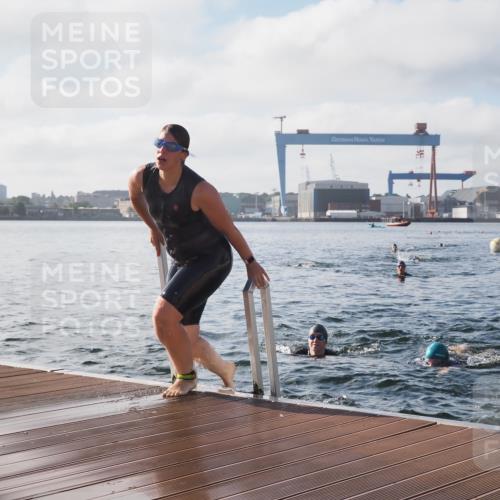 17.08.2025 - KN Förde Triathlon 2025 KatJ http://msf.ph/oto/8580236 17.08.2025 09:22:16 Schwimmen 111, 208, 213, 224, 111, 208, 210, 213, 224 meine-sportfotos.de