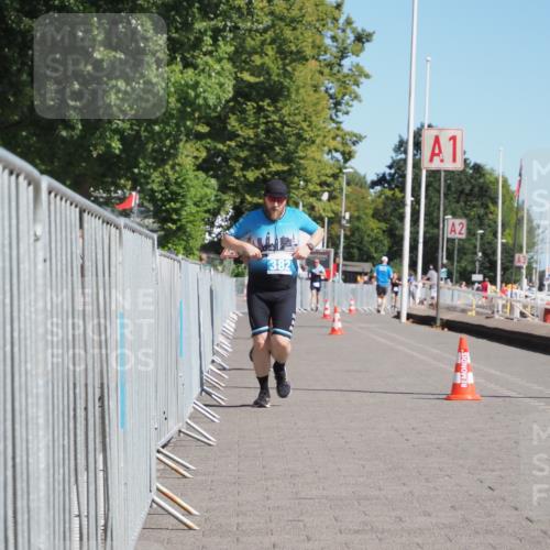 17.08.2025 - KN Förde Triathlon 2025 KatJ http://msf.ph/oto/8580287 17.08.2025 12:17:58 Laufen 368, 382 meine-sportfotos.de