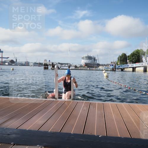 17.08.2025 - KN Förde Triathlon 2025 KatJ http://msf.ph/oto/8580303 17.08.2025 09:22:21 Schwimmen 111, 208, 221, 235, 111, 208, 213, 221, 224 meine-sportfotos.de