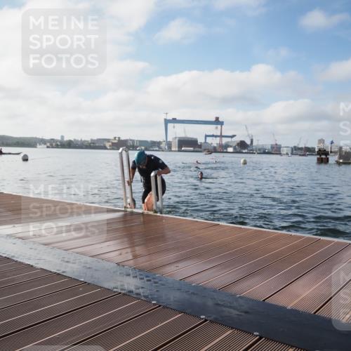 17.08.2025 - KN Förde Triathlon 2025 KatJ http://msf.ph/oto/8580346 17.08.2025 09:22:24 Schwimmen 111, 208, 221, 235, 111, 208, 221, 235 meine-sportfotos.de