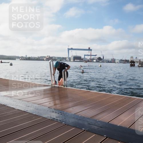 17.08.2025 - KN Förde Triathlon 2025 KatJ http://msf.ph/oto/8580349 17.08.2025 09:22:24 Schwimmen 111, 208, 221, 235, 111, 208, 221, 235 meine-sportfotos.de