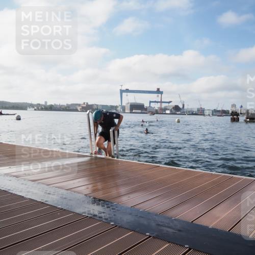 17.08.2025 - KN Förde Triathlon 2025 KatJ http://msf.ph/oto/8580357 17.08.2025 09:22:24 Schwimmen 111, 208, 221, 235, 111, 208, 221, 235 meine-sportfotos.de