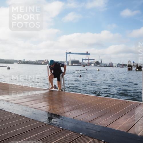 17.08.2025 - KN Förde Triathlon 2025 KatJ http://msf.ph/oto/8580366 17.08.2025 09:22:25 Schwimmen 111, 208, 221, 235, 111, 208, 221, 235 meine-sportfotos.de