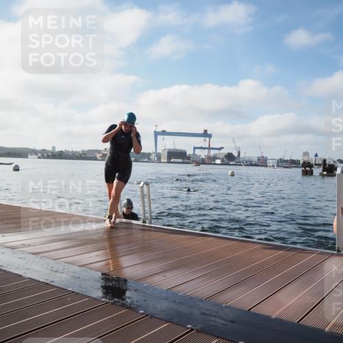 17.08.2025 - KN Förde Triathlon 2025 KatJ http://msf.ph/oto/8580380 17.08.2025 09:22:25 Schwimmen 111, 208, 221, 235, 111, 208, 221, 235 meine-sportfotos.de