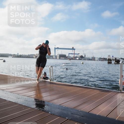 17.08.2025 - KN Förde Triathlon 2025 KatJ http://msf.ph/oto/8580384 17.08.2025 09:22:25 Schwimmen 111, 208, 221, 235, 111, 208, 221, 235 meine-sportfotos.de