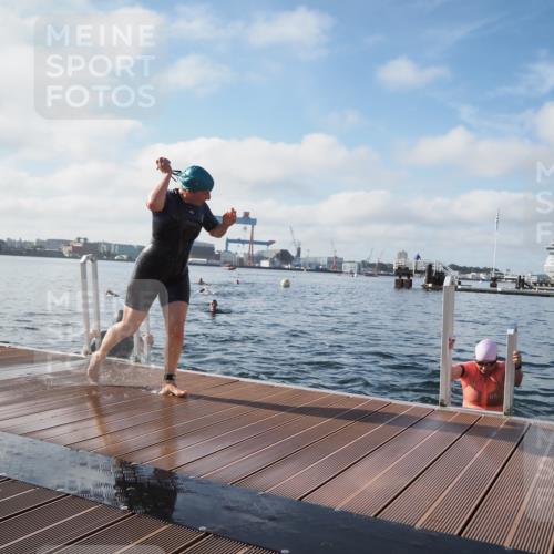 17.08.2025 - KN Förde Triathlon 2025 KatJ http://msf.ph/oto/8580402 17.08.2025 09:22:26 Schwimmen 111, 208, 221, 235, 111, 208, 221, 235 meine-sportfotos.de
