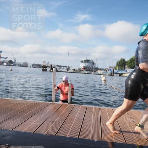 17.08.2025 - KN Förde Triathlon 2025 KatJ http://msf.ph/oto/8580417 17.08.2025 09:22:27 Schwimmen 111, 221, 235, 111, 208, 221, 235 meine-sportfotos.de