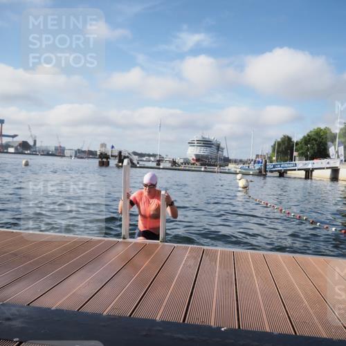 17.08.2025 - KN Förde Triathlon 2025 KatJ http://msf.ph/oto/8580427 17.08.2025 09:22:27 Schwimmen 111, 221, 235, 111, 208, 221, 235 meine-sportfotos.de