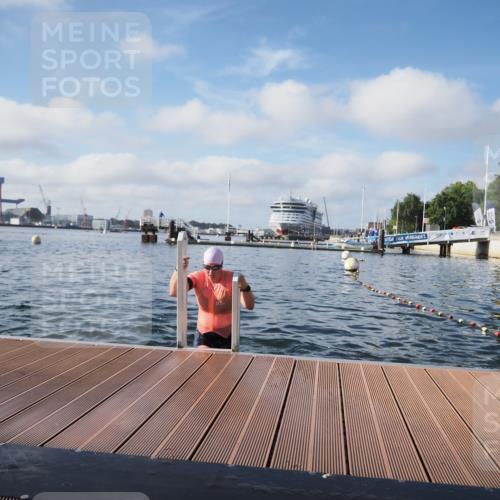 17.08.2025 - KN Förde Triathlon 2025 KatJ http://msf.ph/oto/8580434 17.08.2025 09:22:28 Schwimmen 111, 221, 235, 111, 208, 221, 235 meine-sportfotos.de