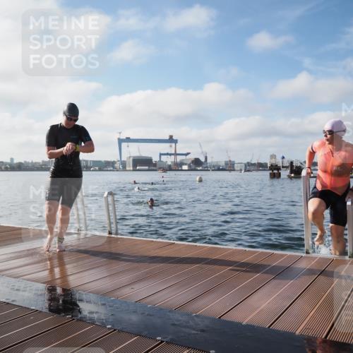 17.08.2025 - KN Förde Triathlon 2025 KatJ http://msf.ph/oto/8580471 17.08.2025 09:22:29 Schwimmen 221, 235, 111, 208, 221, 235 meine-sportfotos.de