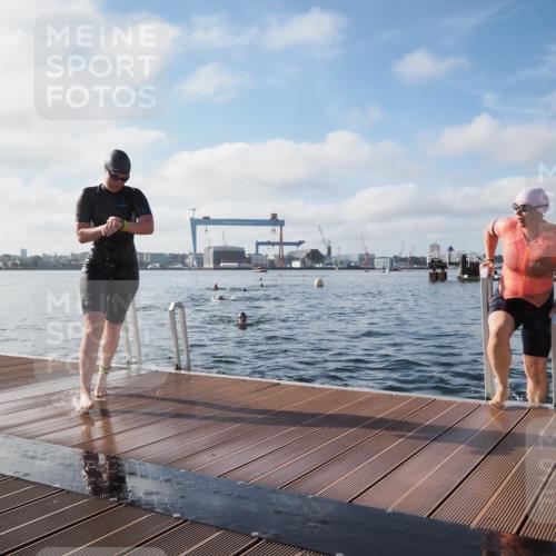 17.08.2025 - KN Förde Triathlon 2025 KatJ http://msf.ph/oto/8580475 17.08.2025 09:22:29 Schwimmen 221, 235, 111, 208, 221, 235 meine-sportfotos.de