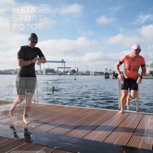 17.08.2025 - KN Förde Triathlon 2025 KatJ http://msf.ph/oto/8580492 17.08.2025 09:22:30 Schwimmen 221, 235, 111, 208, 221, 235 meine-sportfotos.de