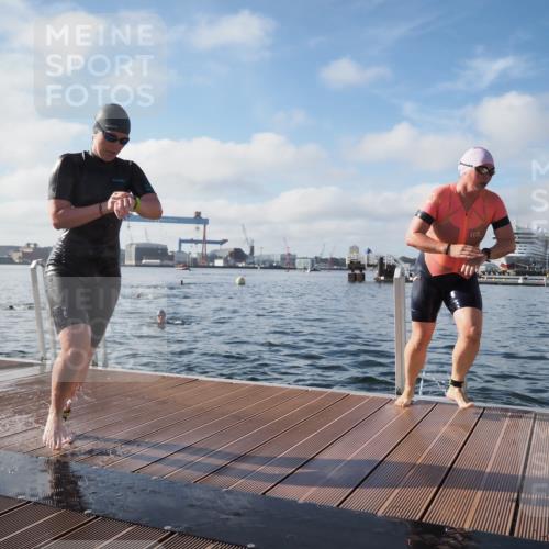 17.08.2025 - KN Förde Triathlon 2025 KatJ http://msf.ph/oto/8580496 17.08.2025 09:22:30 Schwimmen 221, 235, 111, 208, 221, 235 meine-sportfotos.de