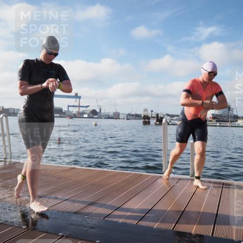 17.08.2025 - KN Förde Triathlon 2025 KatJ http://msf.ph/oto/8580500 17.08.2025 09:22:30 Schwimmen 221, 235, 111, 208, 221, 235 meine-sportfotos.de