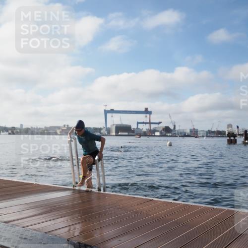 17.08.2025 - KN Förde Triathlon 2025 KatJ http://msf.ph/oto/8580503 17.08.2025 09:22:41 Schwimmen 246, 249, 221, 235, 246, 249 meine-sportfotos.de