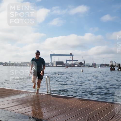 17.08.2025 - KN Förde Triathlon 2025 KatJ http://msf.ph/oto/8580510 17.08.2025 09:22:41 Schwimmen 246, 249, 221, 235, 246, 249 meine-sportfotos.de