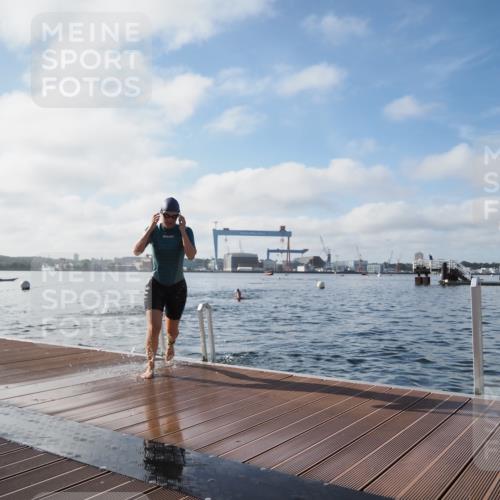 17.08.2025 - KN Förde Triathlon 2025 KatJ http://msf.ph/oto/8580518 17.08.2025 09:22:42 Schwimmen 246, 249, 235, 246, 249 meine-sportfotos.de