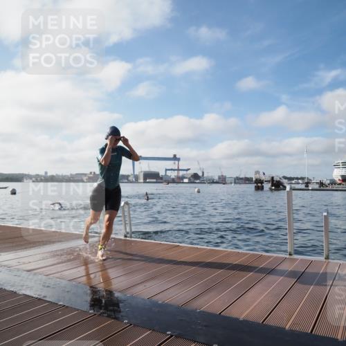 17.08.2025 - KN Förde Triathlon 2025 KatJ http://msf.ph/oto/8580526 17.08.2025 09:22:42 Schwimmen 246, 249, 235, 246, 249 meine-sportfotos.de