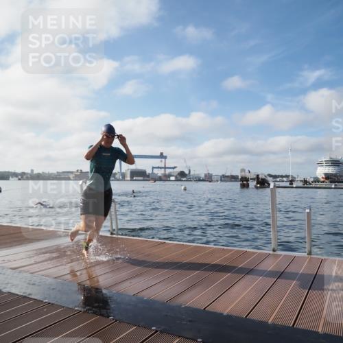 17.08.2025 - KN Förde Triathlon 2025 KatJ http://msf.ph/oto/8580530 17.08.2025 09:22:42 Schwimmen 246, 249, 235, 246, 249 meine-sportfotos.de