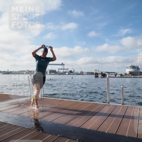 17.08.2025 - KN Förde Triathlon 2025 KatJ http://msf.ph/oto/8580532 17.08.2025 09:22:42 Schwimmen 246, 249, 235, 246, 249 meine-sportfotos.de