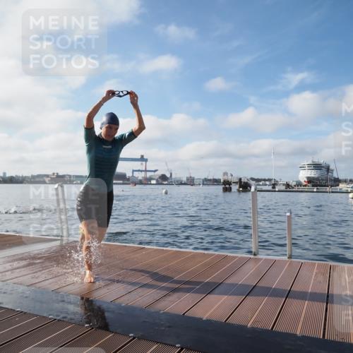 17.08.2025 - KN Förde Triathlon 2025 KatJ http://msf.ph/oto/8580536 17.08.2025 09:22:42 Schwimmen 246, 249, 235, 246, 249 meine-sportfotos.de