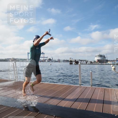 17.08.2025 - KN Förde Triathlon 2025 KatJ http://msf.ph/oto/8580539 17.08.2025 09:22:43 Schwimmen 246, 249, 246, 249 meine-sportfotos.de