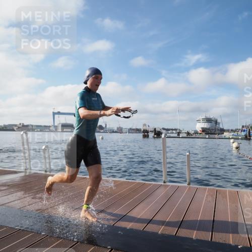 17.08.2025 - KN Förde Triathlon 2025 KatJ http://msf.ph/oto/8580543 17.08.2025 09:22:43 Schwimmen 246, 249, 246, 249 meine-sportfotos.de