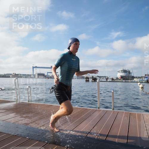 17.08.2025 - KN Förde Triathlon 2025 KatJ http://msf.ph/oto/8580545 17.08.2025 09:22:43 Schwimmen 246, 249, 246, 249 meine-sportfotos.de