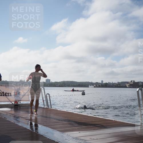 17.08.2025 - KN Förde Triathlon 2025 KatJ http://msf.ph/oto/8580573 17.08.2025 09:22:46 Schwimmen 246, 249, 246, 249 meine-sportfotos.de