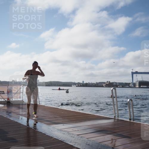 17.08.2025 - KN Förde Triathlon 2025 KatJ http://msf.ph/oto/8580593 17.08.2025 09:22:47 Schwimmen 234, 246, 249, 246, 249 meine-sportfotos.de